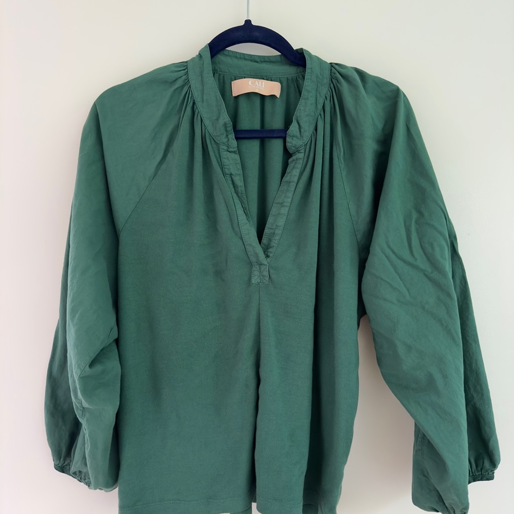 Relaxed Cali-Dreaming top - worn twice in great shape. Non- smoking house